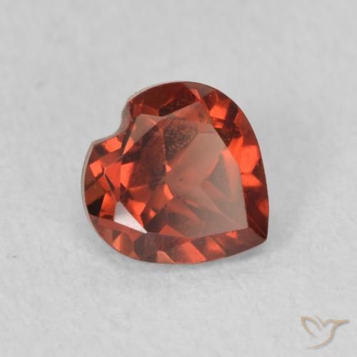 Granato Piropo Rosso scarlatto naturale da 0.66 ct, Cuore, VVS