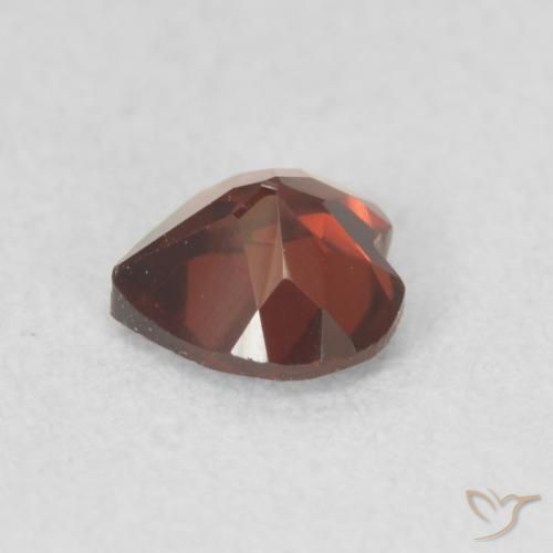 Granato Piropo Rosso scuro naturale da 0.66 ct, Cuore, VVS