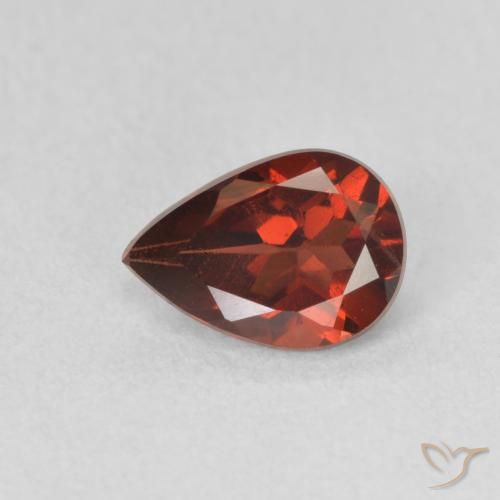 Granato Piropo Rosso medio naturale da 0.84 ct, Forma a pera, VVS-VS
