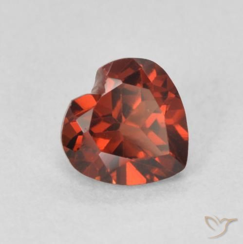 Granato Piropo Rosso scarlatto naturale da 0.64 ct, Cuore, VVS-VS