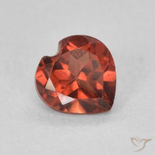 Granato Piropo Rosso scarlatto naturale da 0.66 ct, Cuore, VVS-VS