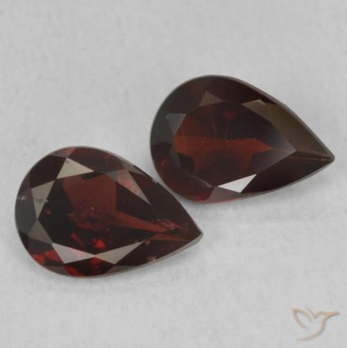 Gemme di Granato Piropo Rosso scuro naturale da 1.35 ct, Forma a pera, VS