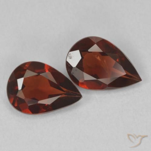 Gemme di Granato Piropo Rosso Sangue Profondo naturale da 1.39 ct, Forma a pera, VS