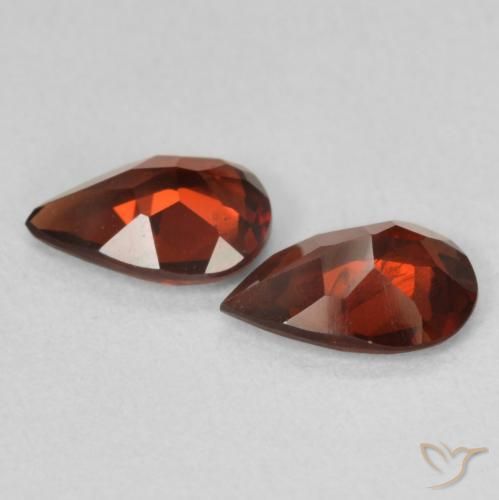 Gemme di Granato Piropo Rosso Sangue Profondo naturale da 1.39 ct, Forma a pera, VS