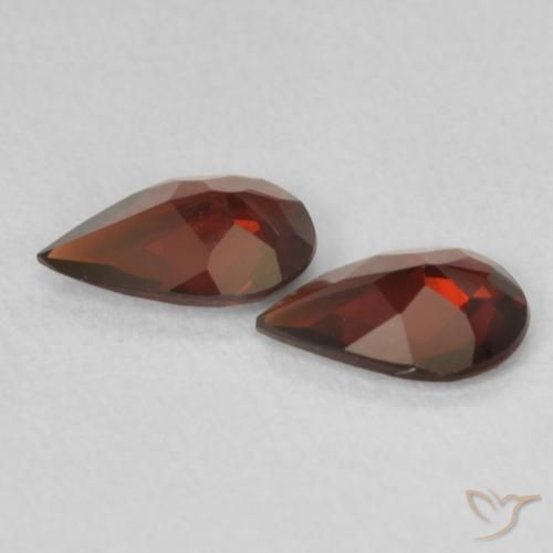 Gemme di Granato Piropo Rosso Sangue Profondo naturale da 0.93 ct, Forma a pera, VS