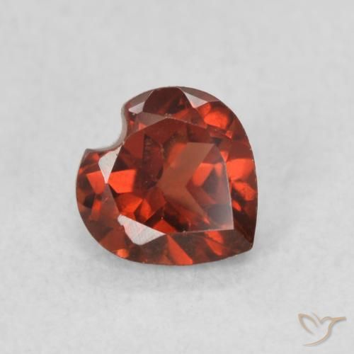 Granato Piropo Rosso medio naturale da 0.64 ct, Cuore, VS