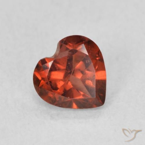 Granato Piropo Rosso arancione naturale da 0.56 ct, Cuore, VS