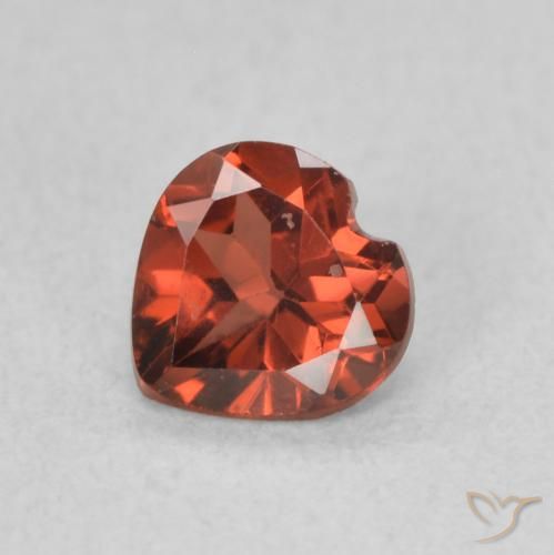 0.57ct Naturale Medium Dark-Red Granato Piropo, Cuore, VS