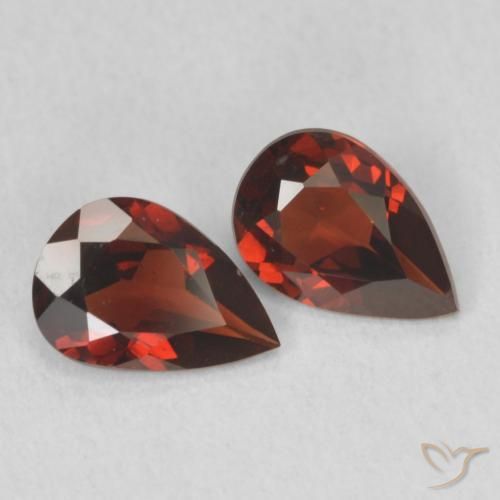 Gemme di Granato Piropo Ribes Rosso naturale da 1.25 ct, Forma a pera, VVS-VS