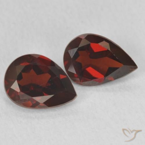 Gemme di Granato Piropo Rosso Sangue Profondo naturale da 1.43 ct, Forma a pera, VVS-VS