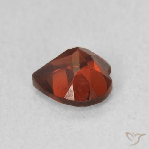 Granato Piropo Sangria rossa naturale da 0.61 ct, Cuore, VVS