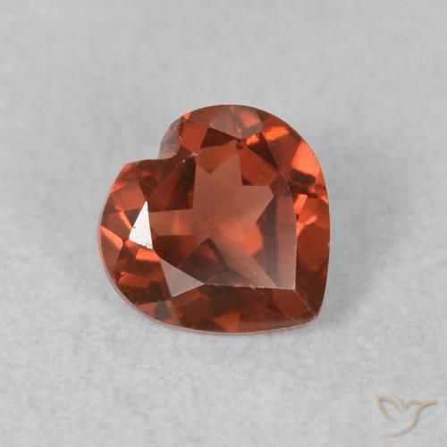 Granato Piropo Rosso medio naturale da 0.57 ct, Cuore, VVS-VS
