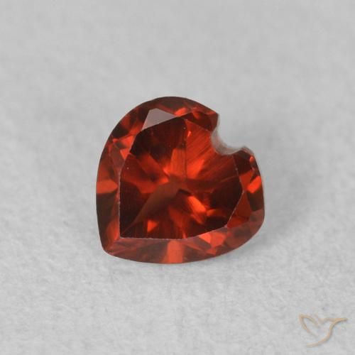 0.57ct Naturale Ribes Rosso Granato Piropo, Cuore, VS