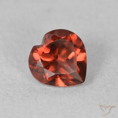 Granato Piropo Rosso medio naturale da 0.64 ct, Cuore, VS
