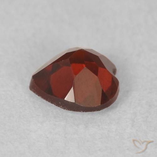 Granato Piropo Sangria rossa naturale da 0.59 ct, Cuore, VVS-VS