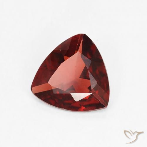 Granato Piropo Sangue rosso naturale da 0.67 ct, Taglio trillion, VVS-VS