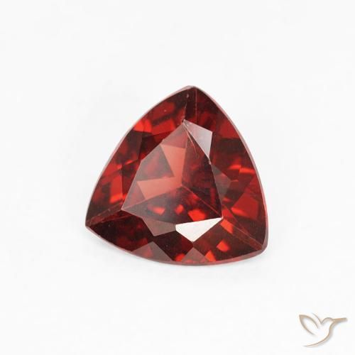 Granato Piropo Sangria rossa naturale da 0.68 ct, Taglio trillion, VVS-VS