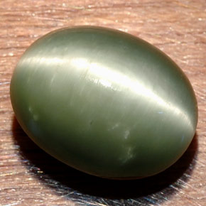 Quartz cat's eye naturale verde da 8,58 ct, taglio ovale, opaco