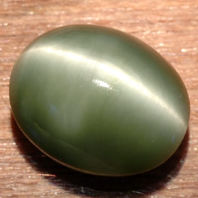 Quarzo occhio di gatto naturale verde da 7,54 ct, taglio ovale, opaco