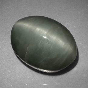 Quartz cat's eye naturale verde da 8,45 ct, taglio ovale, opaco
