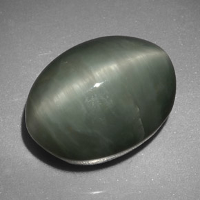 Quartz cat's eye naturale verde da 8,45 ct, taglio ovale, opaco