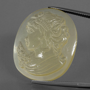 Quarzo naturale giallo da 45,60 ct, forma fantasia, trasparente