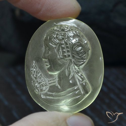 36.75ct Naturale Giallo verdastro molto chiaro Quarzo, Taglio a fantasia, Trasparente