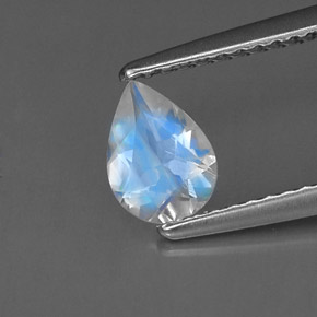 Pietra di luna arcobaleno Blu bianco naturale da 0.52 ct, Forma a pera, VVS-VS