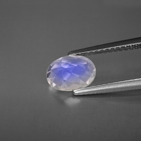 Pietra di luna arcobaleno Blu bianco naturale da 0.99 ct, Taglio ovale, VVS-VS