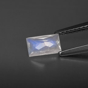 Pietra di luna arcobaleno Blu bianco naturale da 0.46 ct, Taglio a baguette, VS