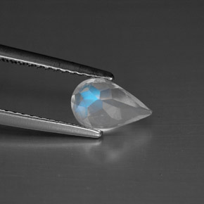 Pietra di luna arcobaleno Blu bianco naturale da 0.75 ct, Forma a pera, VS