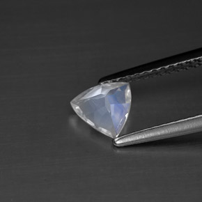 Pietra di luna arcobaleno naturale bianco da 0,48 ct, trillion, VS