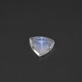 Pietra di luna arcobaleno Blu bianco naturale da 0.47 ct, Taglio trillion, VS