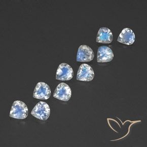 Gemme di Pietra di luna arcobaleno Bianco bluastro naturale da 3.30 ct, Forma a pera, Trasparente