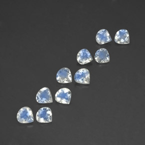 Gemme di Pietra di luna arcobaleno Bianco bluastro naturale da 3.20 ct, Forma a pera, Trasparente