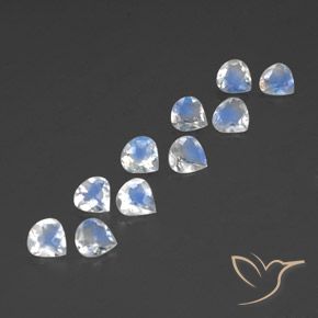 Gemme di Pietra di luna arcobaleno Bianco bluastro naturale da 3.13 ct, Forma a pera, Trasparente