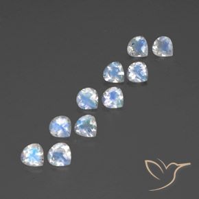 Gemme di Pietra di luna arcobaleno Bianco bluastro naturale da 3.78 ct, Forma a pera, Trasparente