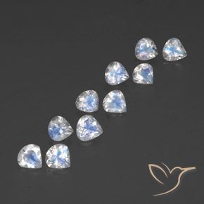 Gemme di Pietra di luna arcobaleno Bianco bluastro naturale da 3.78 ct, Forma a pera, Trasparente