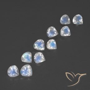 Gemme di Pietra di luna arcobaleno Bianco bluastro naturale da 3.37 ct, Forma a pera, Trasparente