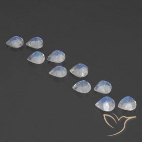 Gemme di Pietra di luna arcobaleno Bianco bluastro naturale da 3.37 ct, Forma a pera, Trasparente