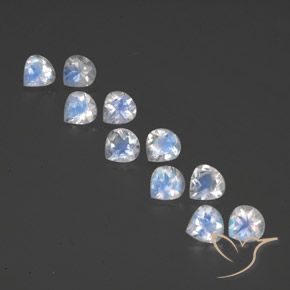 3.83ctw Naturale Bianco bluastro Pietra di luna arcobaleno, Forma a pera, Trasparente