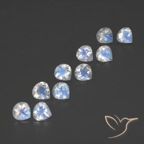 Gemme di Pietra di luna arcobaleno Bianco bluastro naturale da 3.83 ct, Forma a pera, Trasparente