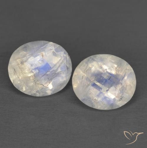 Gemme di Pietra di luna arcobaleno Bianco bluastro naturale da 2.43 ct, Ovale, Traslucido