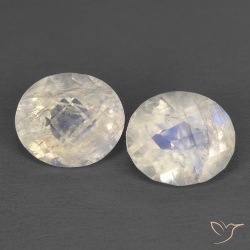 Gemme di Pietra di luna arcobaleno Bianco bluastro naturale da 2.25 ct, Ovale, Trasparente