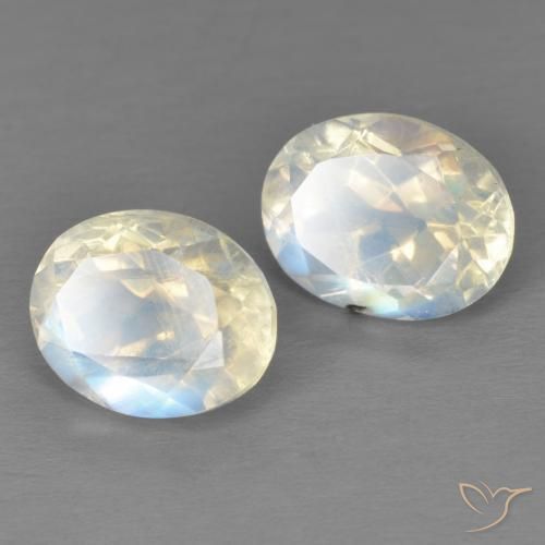 Gemme di Pietra di luna arcobaleno Bianco bluastro naturale da 3.92 ct, Ovale, Trasparente