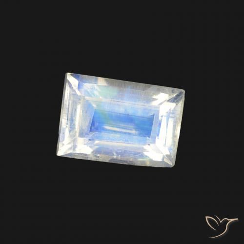 Pietra di luna arcobaleno Bianco bluastro naturale da 0.57 ct, Taglio a baguette, Trasparente