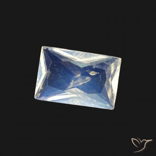 Pietra di luna arcobaleno Bianco bluastro naturale da 0.45 ct, Taglio a baguette, Trasparente