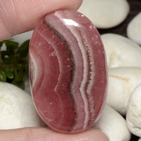 Rodocrosite naturale multicolore da 63,59 ct, taglio ovale, traslucido
