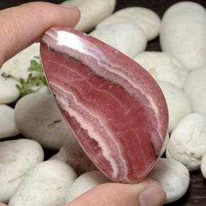 Rodocrosite naturale multicolore da 118,37 ct, trillion, traslucido