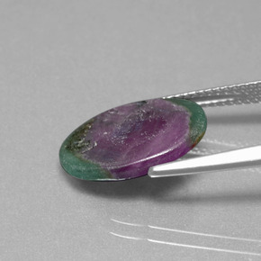 Rubino in fuchsite naturale bicolore da 4,55 ct, taglio ovale, traslucido